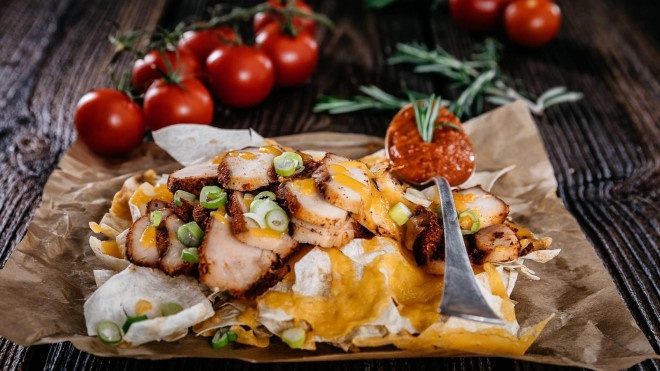 KURACIE MEXICO s LAVAŠ chipsami & cheddarom a tomato sósom