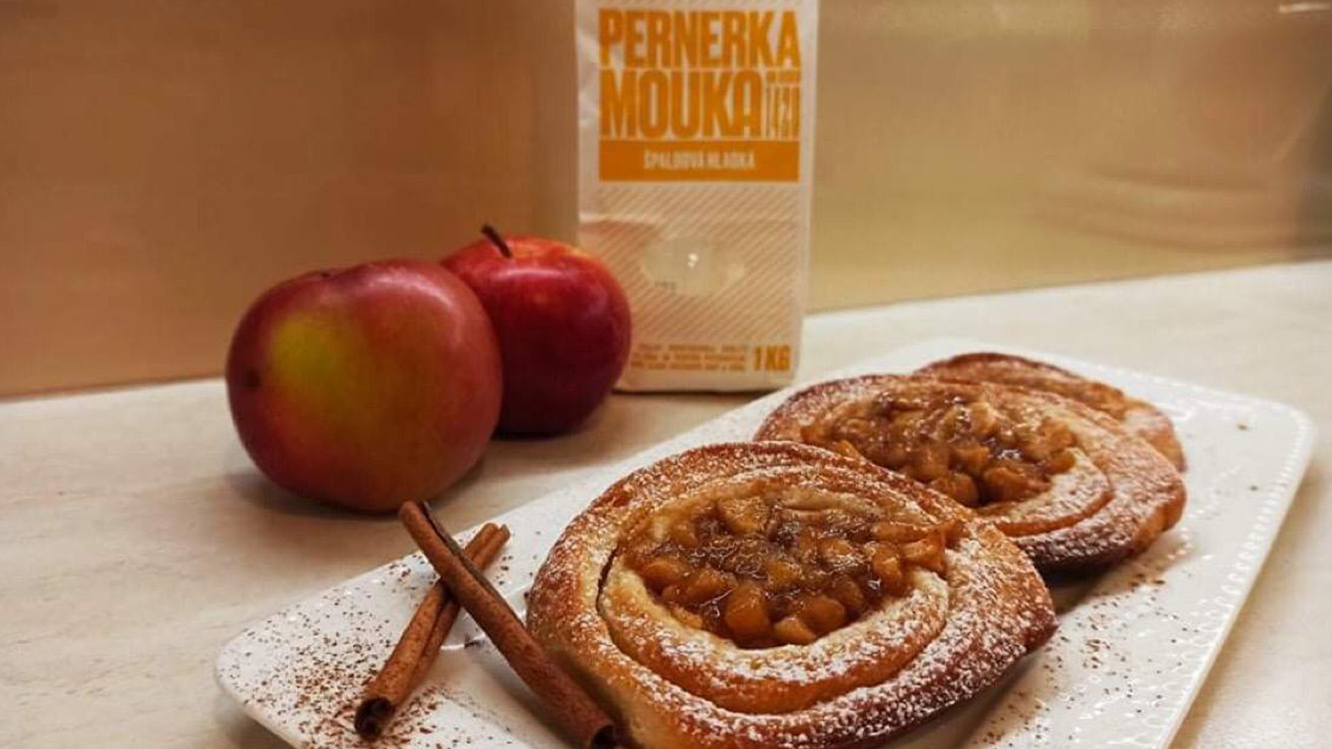 Škoricové hniezda s jablkovou plnkou
