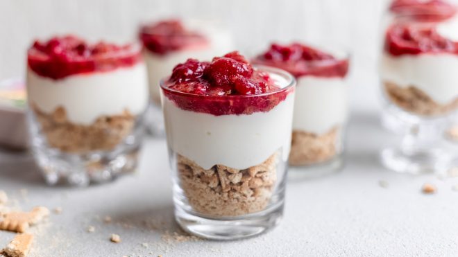 Malinovo-jahodový (svieži) cheesecake v pohári