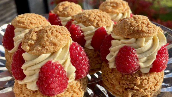 Choux craqelin pistache et framboise - Chrumkavý choux pistácia-malina