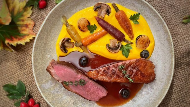 Kačacie prsia so šípkovým demi glace a hokaido pyré